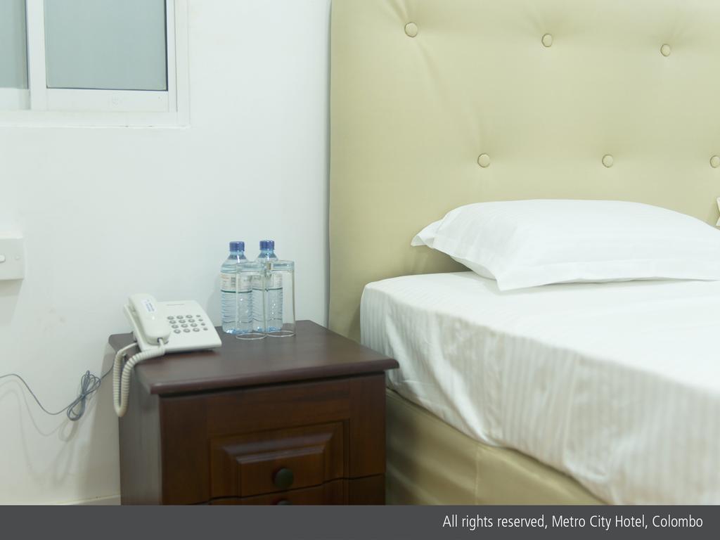 Metro City Hotel Colombo Buitenkant foto