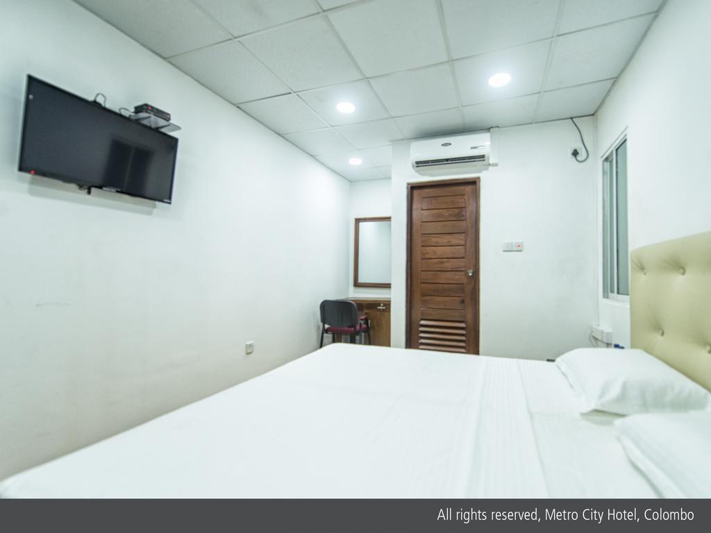 Metro City Hotel Colombo Buitenkant foto