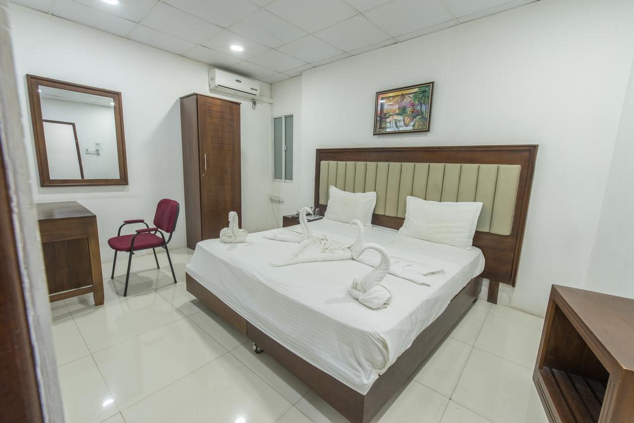 Metro City Hotel Colombo Buitenkant foto