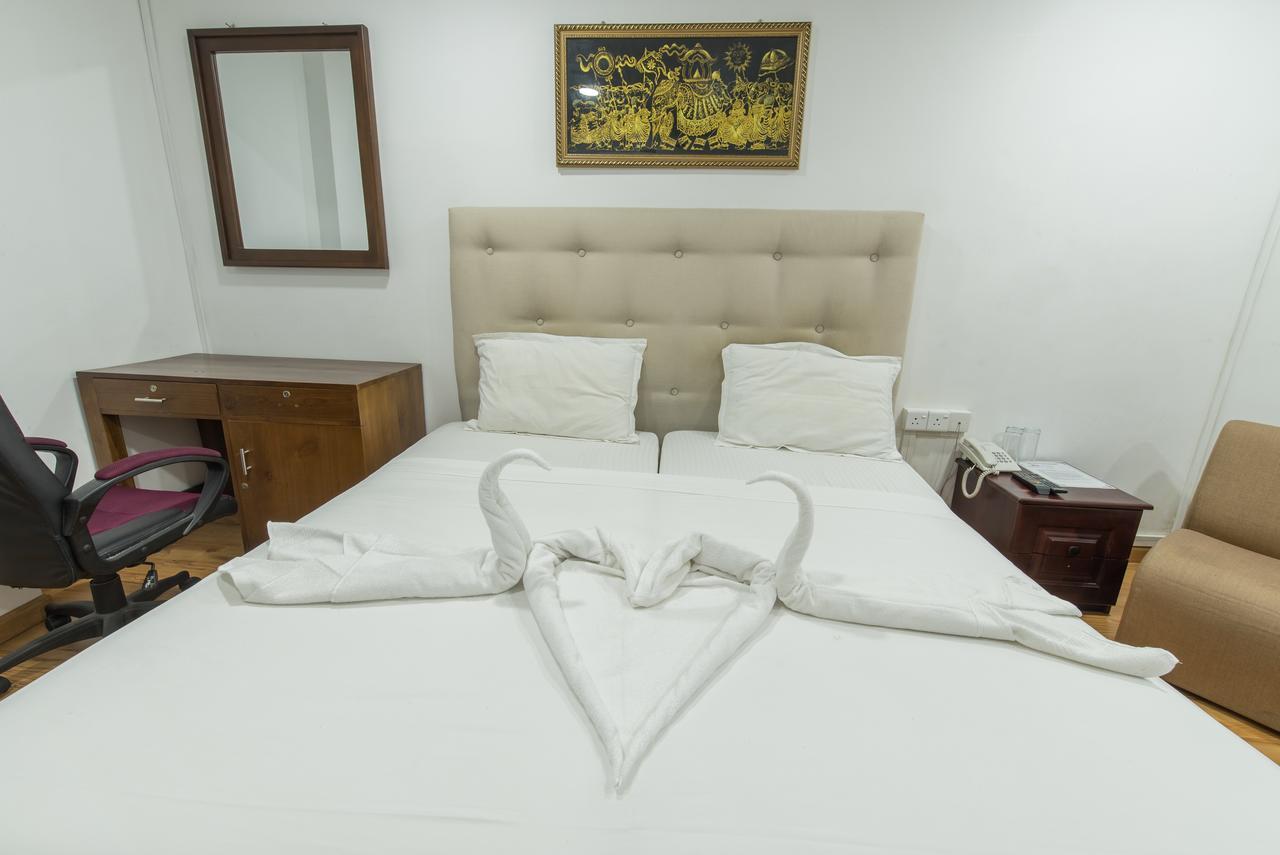 Metro City Hotel Colombo Buitenkant foto