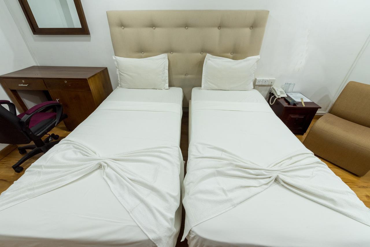 Metro City Hotel Colombo Buitenkant foto