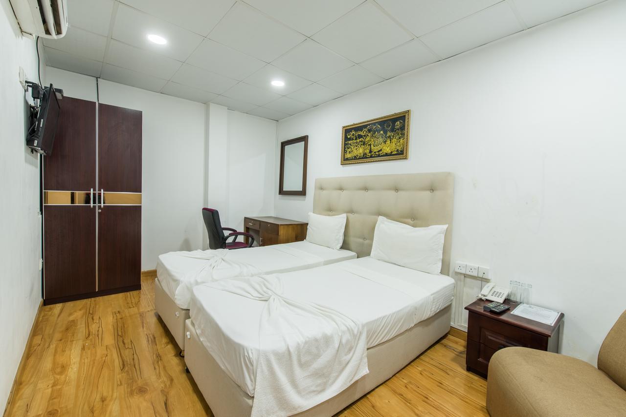 Metro City Hotel Colombo Buitenkant foto