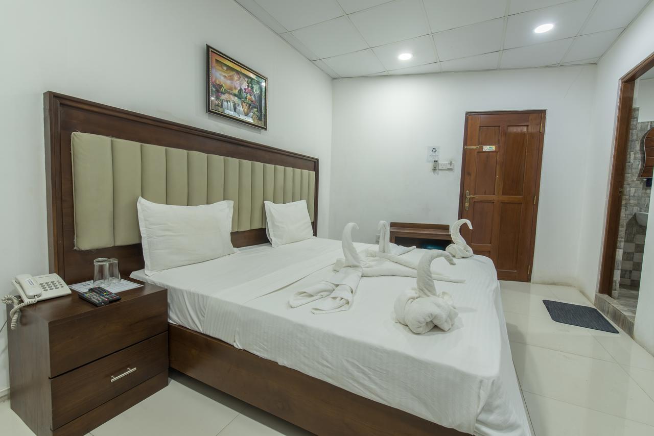 Metro City Hotel Colombo Buitenkant foto