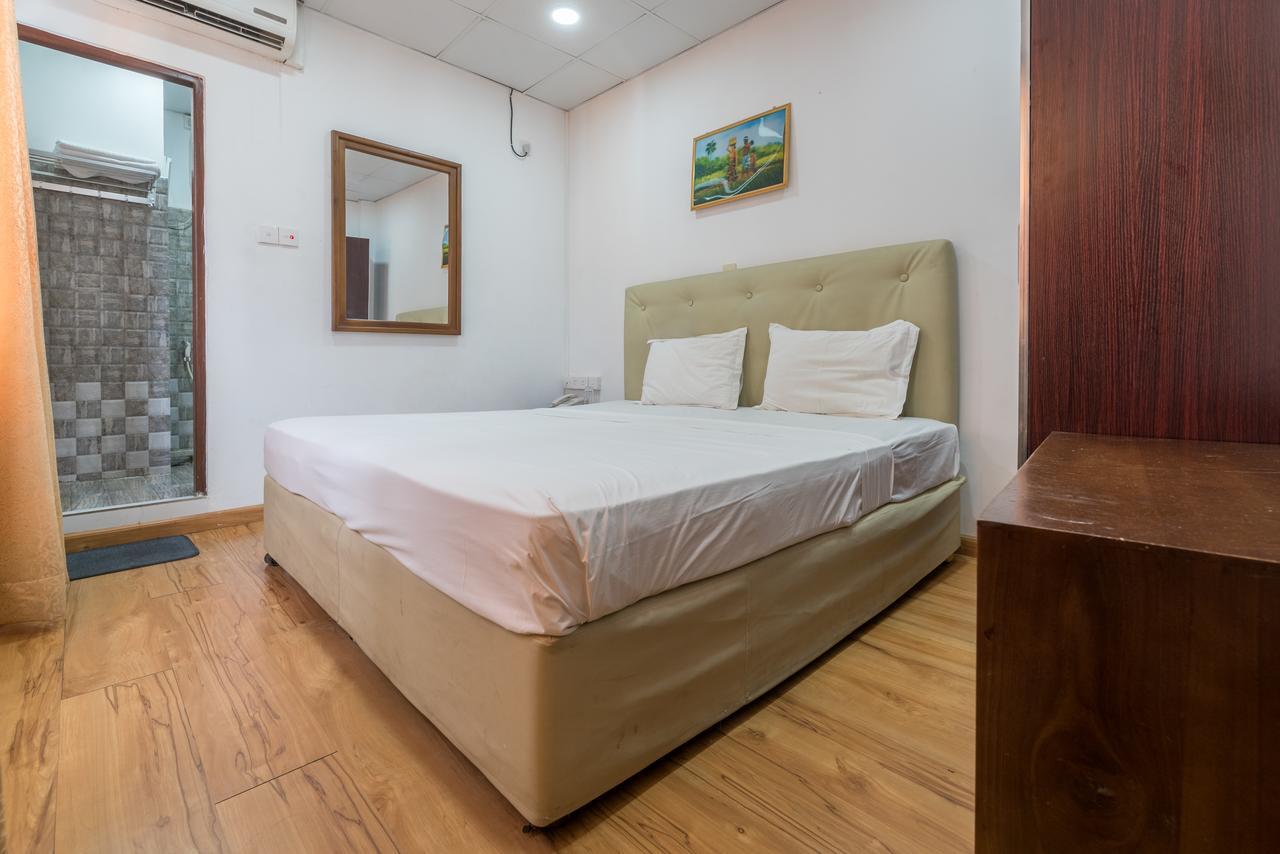 Metro City Hotel Colombo Buitenkant foto