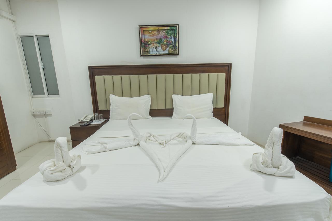 Metro City Hotel Colombo Buitenkant foto