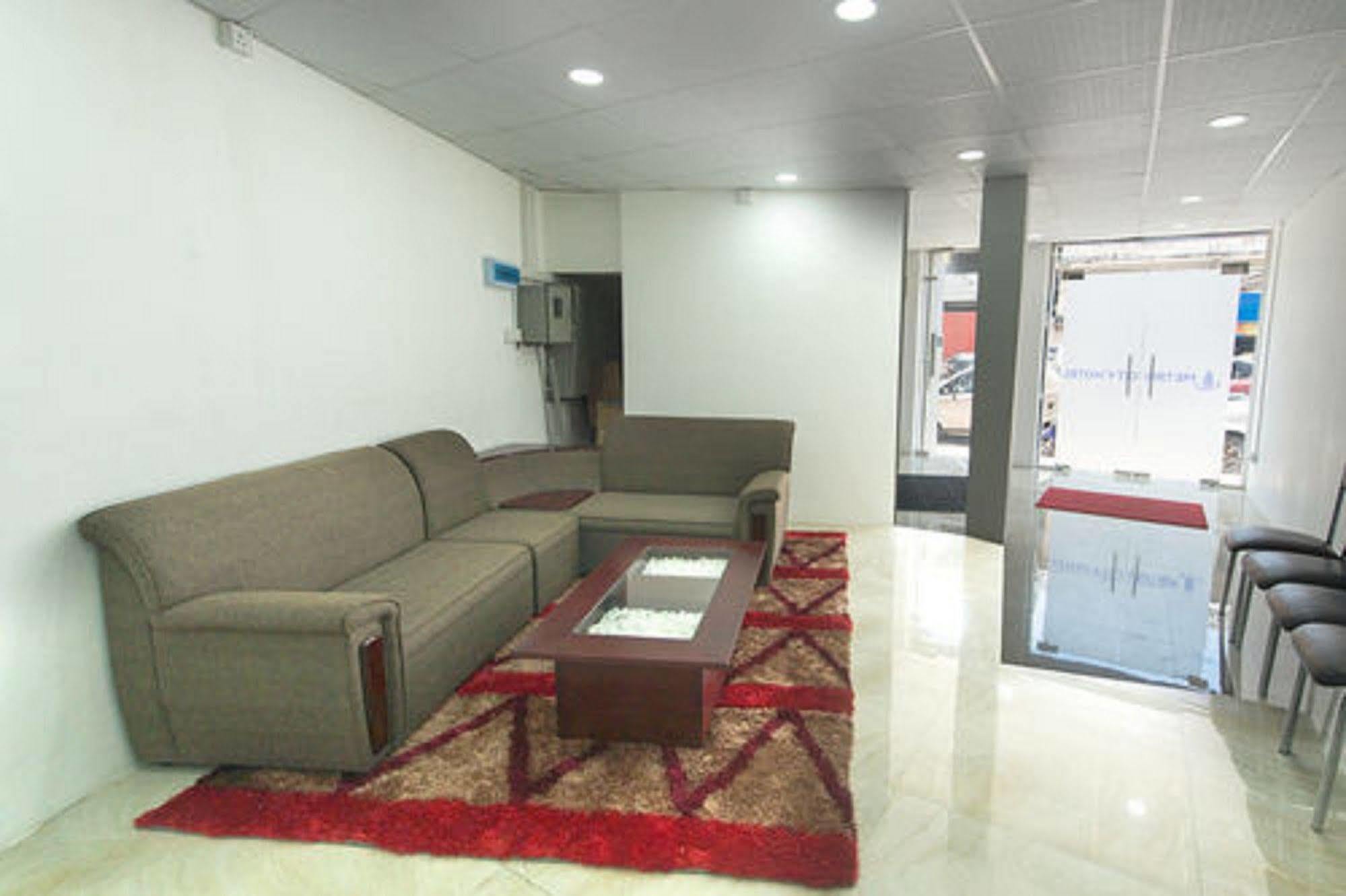Metro City Hotel Colombo Buitenkant foto
