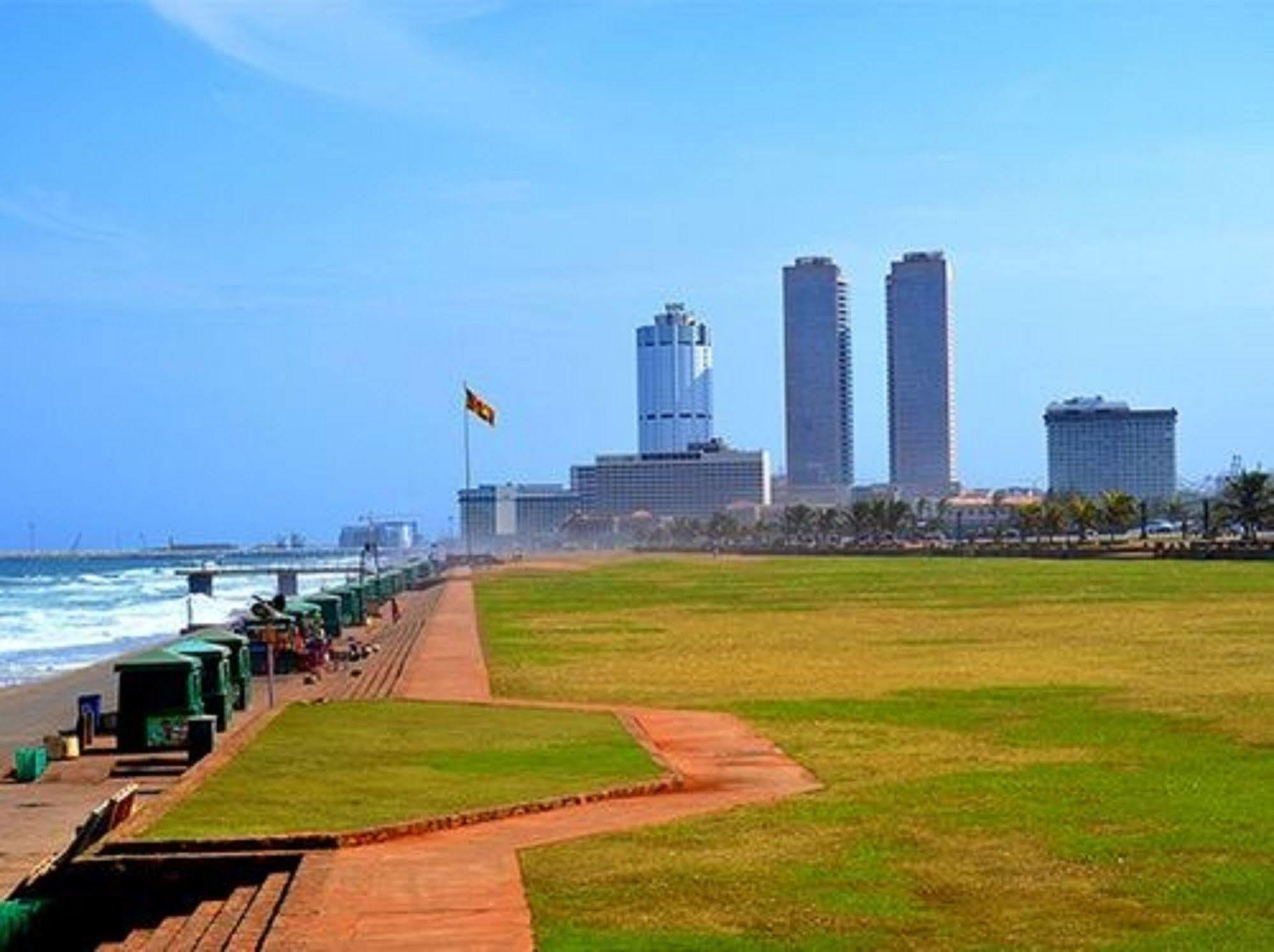 Metro City Hotel Colombo Buitenkant foto