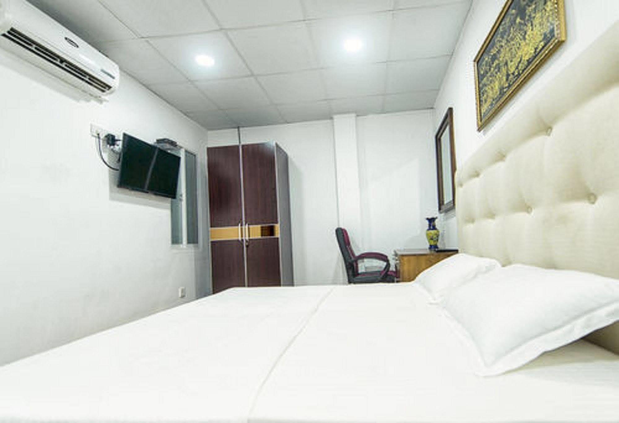 Metro City Hotel Colombo Buitenkant foto