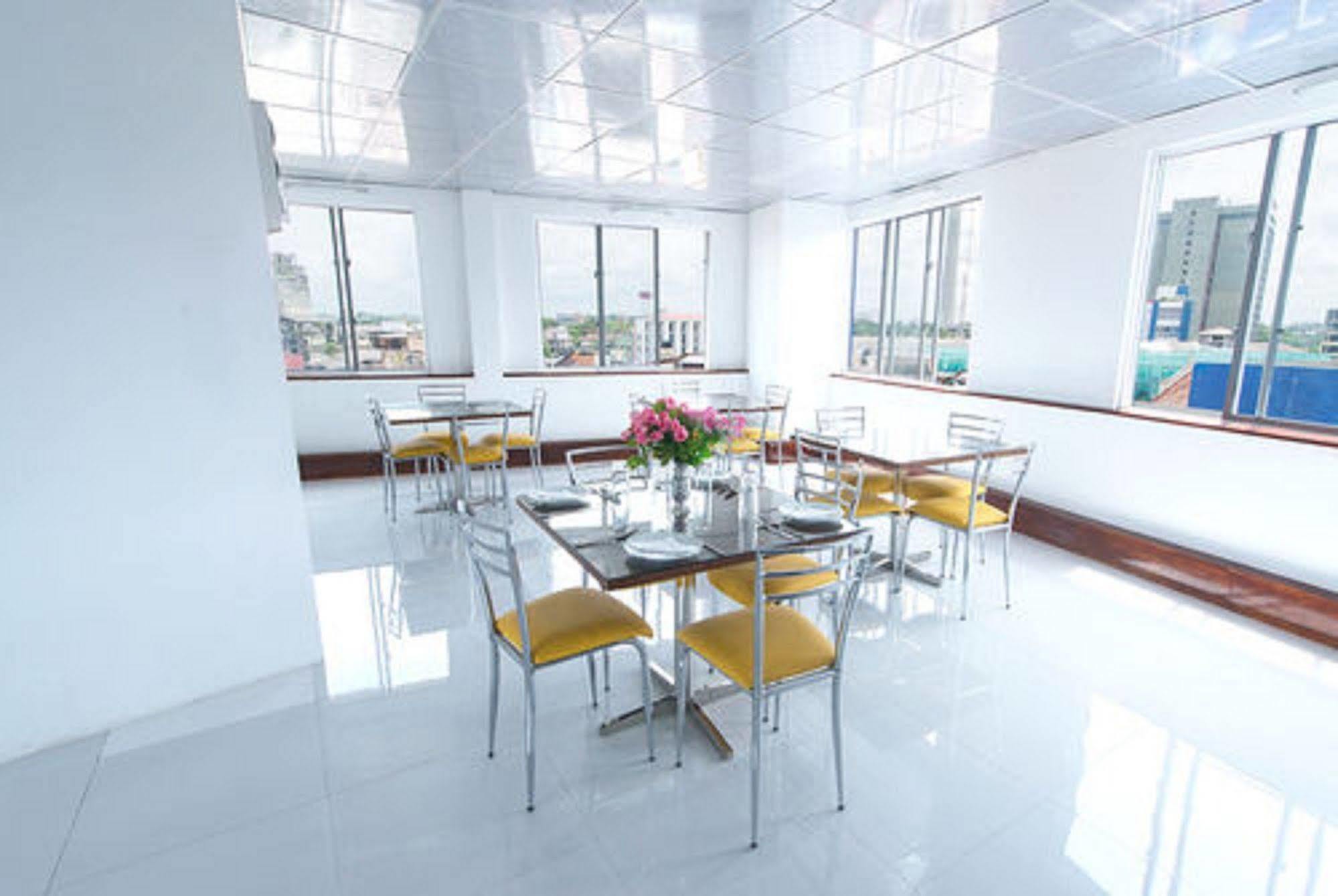 Metro City Hotel Colombo Buitenkant foto