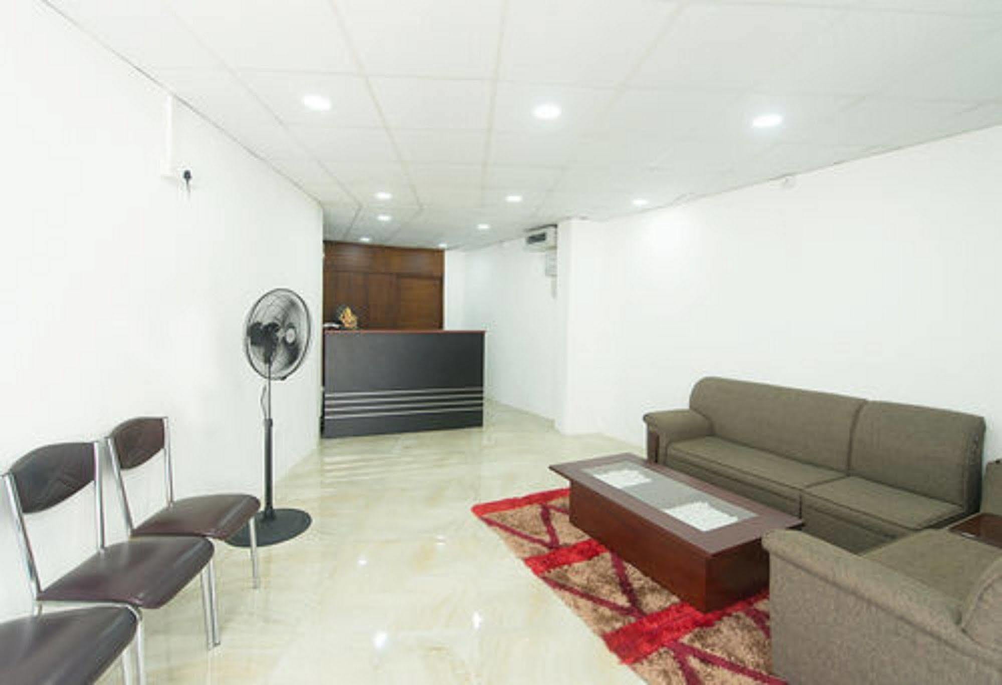 Metro City Hotel Colombo Buitenkant foto